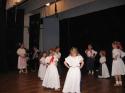 Na pódiu sú deti z folklórneho súboru Gajdlanček Na pódiu sú deti z folklórneho súboru Gajdlanček