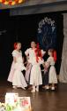 Záber na vystúpenie dievčat z folklórneho súboru Gajdlanček Záber na vystúpenie dievčat z folklórneho súboru Gajdlanček