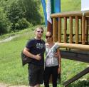 Záber na turistov pred chatou Záber na turistov pred chatou