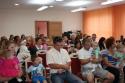 Záber na rodičov s deťmi a príbuzných Záber na rodičov s deťmi a príbuzných