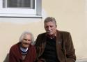 Záber z návštevy starostu obce u najstaršej občianky pani Wiesnerovej Záber z návštevy starostu obce u najstaršej občianky pani Wiesnerovej