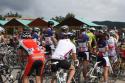 Záber na cyklistov pred štartom Záber na cyklistov pred štartom