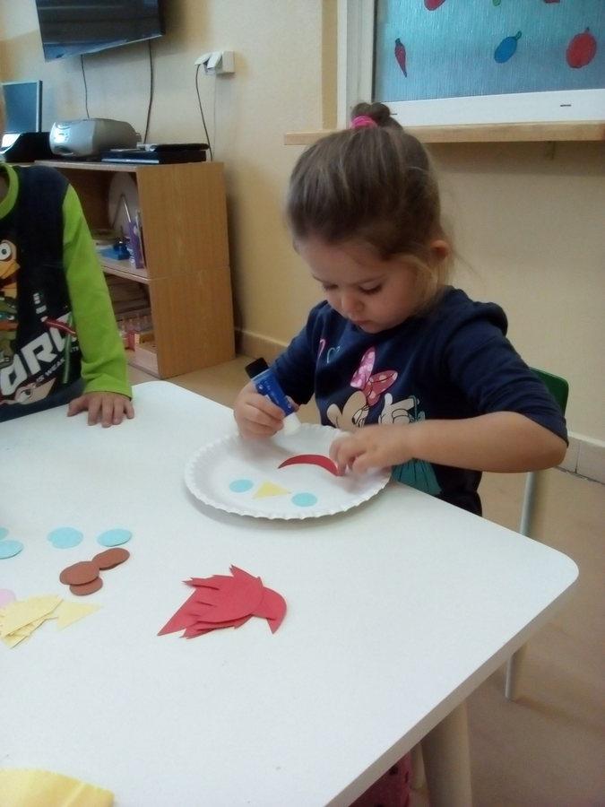 Fotogaléria S lepidlom sa nám darí (11) S lepidlom sa nám darí