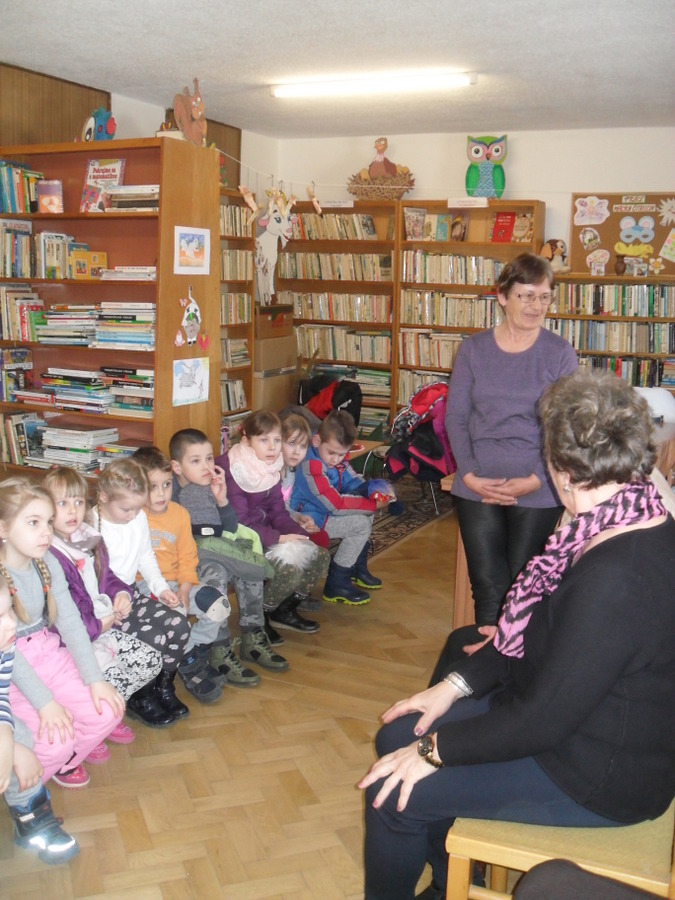 Fotogaléria 31.10.2017 Čítanie so seniormi (5) 31.10.2017 Čítanie so seniormi