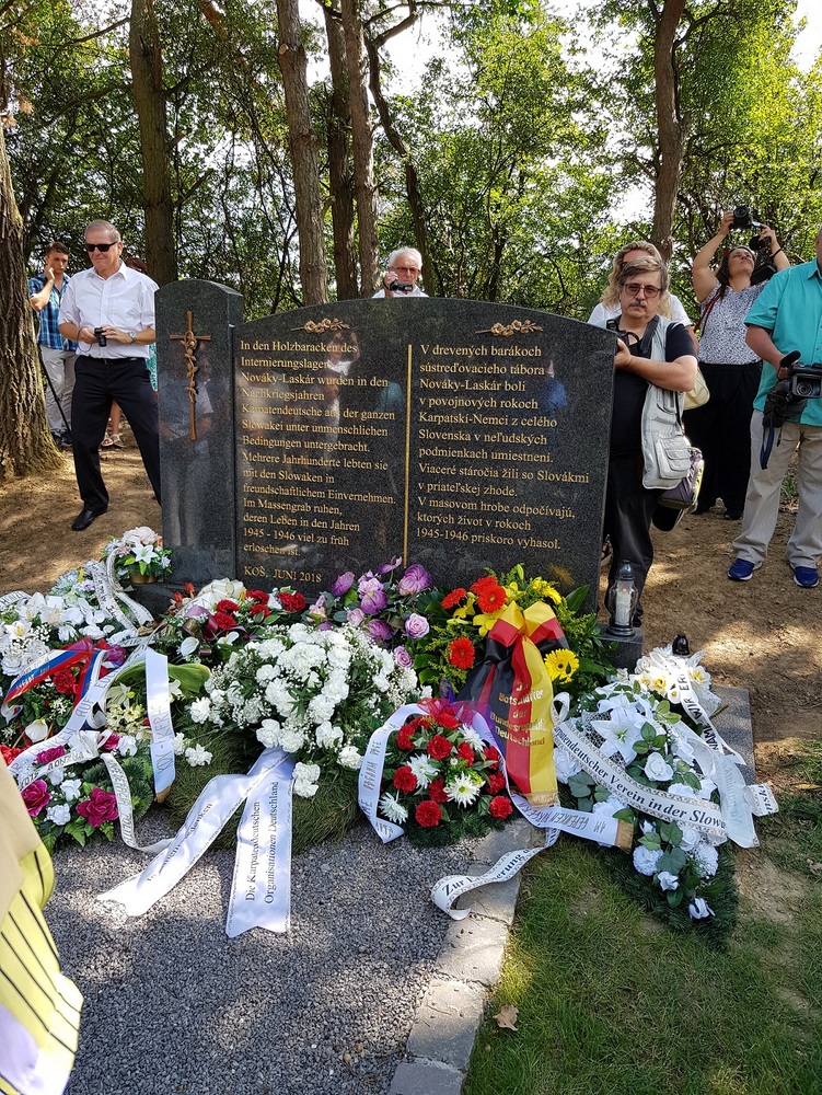 Fotogaléria 15.8.2018 Vysvätenie pamätníka karpatských Nemcov (21) 15.8.2018 Vysvätenie pamätníka karpatských Nemcov