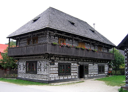Cicmany_Radenov_dom_Wikipedia Cicmany_Radenov_dom_Wikipedia